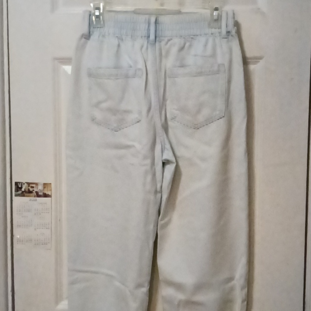 FOREVER 21 JOGGER JEANS WITH 2SIDE POCKETS. ELASTIC BAND ON TOP AND BOTTOM JEANS - Picture 2 of 5